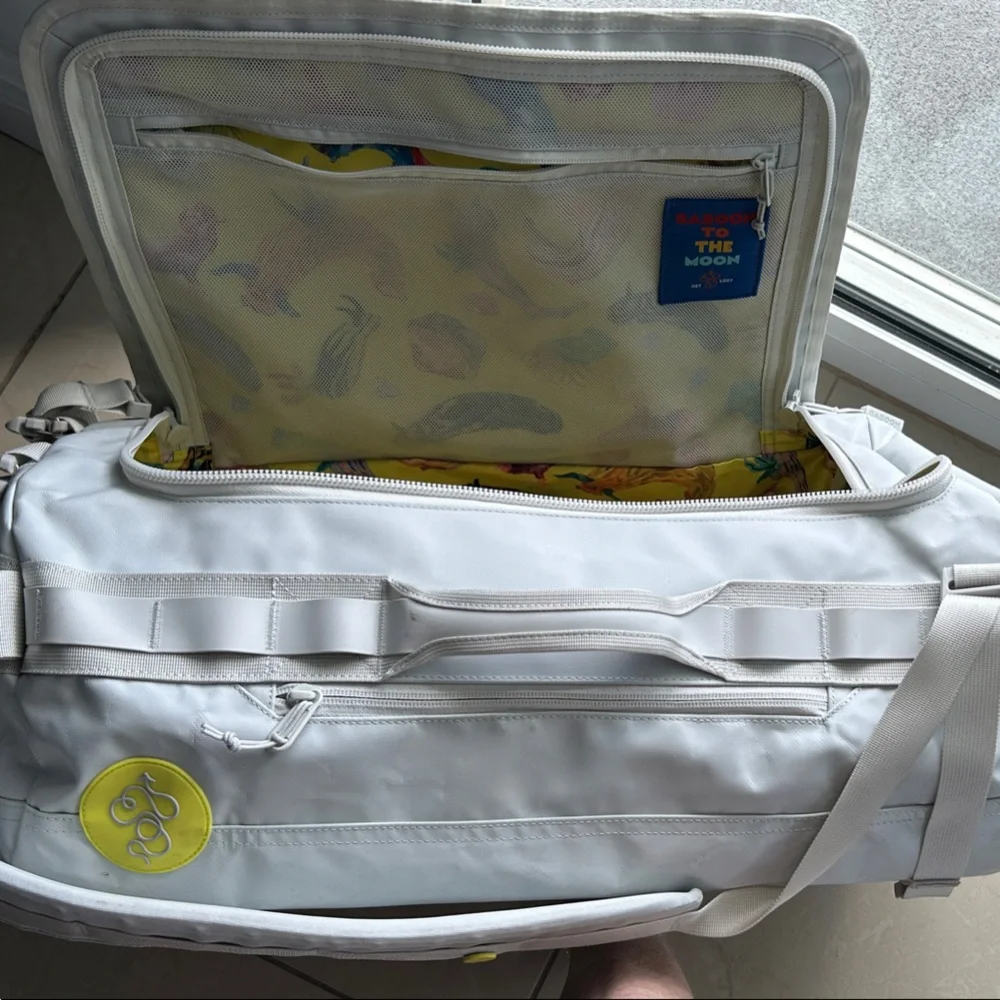 Stylish Silver Travel Bag - Picture 2 of 3